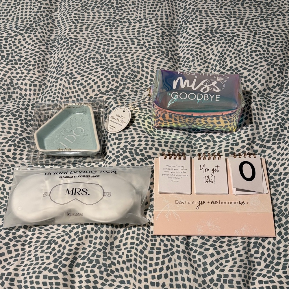 Bridal Beauty Set with Sleep Mask and Countdown Calendar